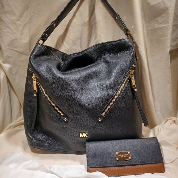 Michael Kors Black Hobo Bag with Wallet - Picture 1 of 14